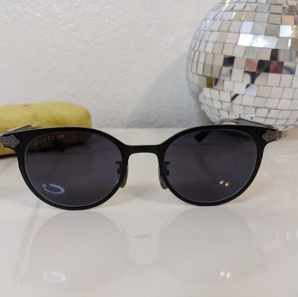 Gucci Sunglasses black and titanium cat eye - Picture 15 of 15